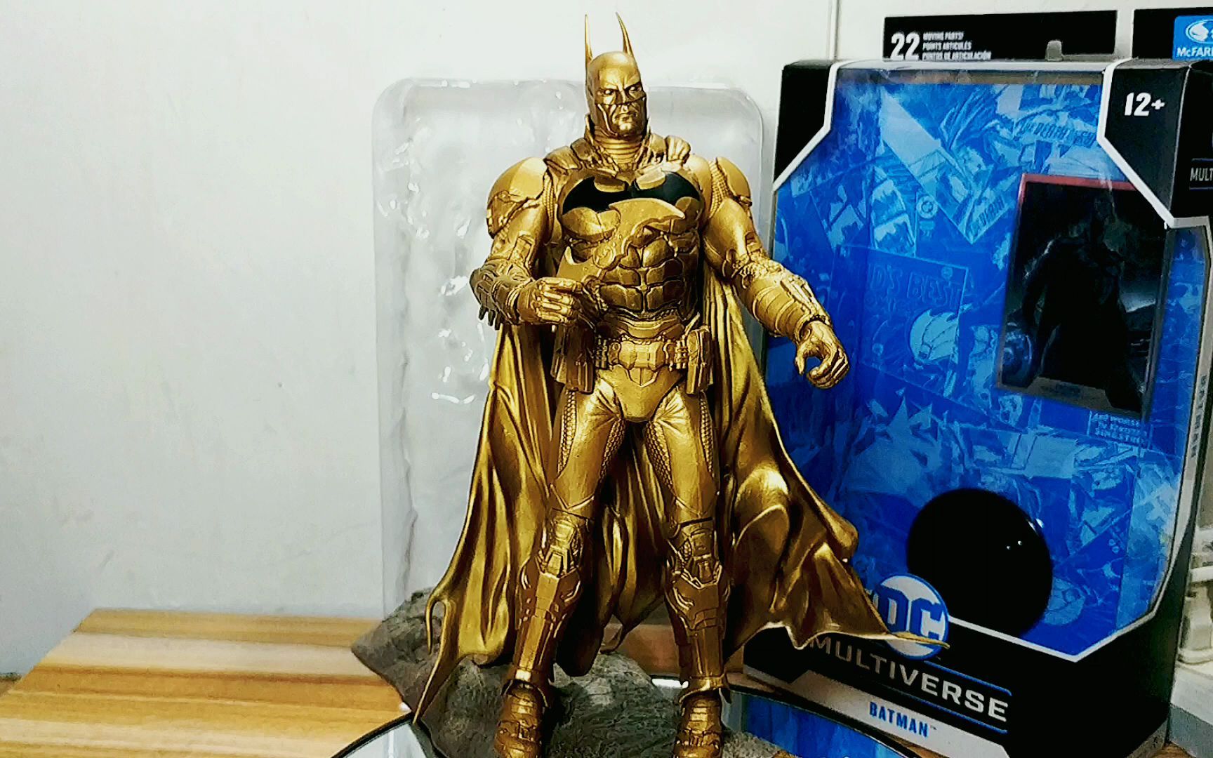 麦克法兰dc金色限定阿卡姆骑士蝙蝠侠手办模型玩具兵人潮玩雕像分享