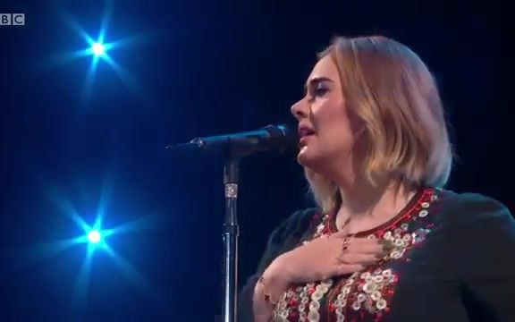 【小桥流水】阿呆ADELE Water Under The Bridge Glastonbury 2016哔哩哔哩bilibili