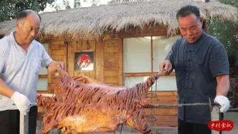 下载视频: 食叔做烤全羊太香了，滋滋冒油麻辣鲜香味道好极了，大口吃肉过瘾