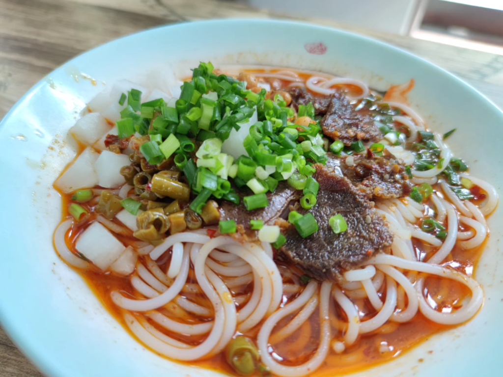 终于在深圳吃到正宗的常德牛肉粉了,比我在广州吃的差点