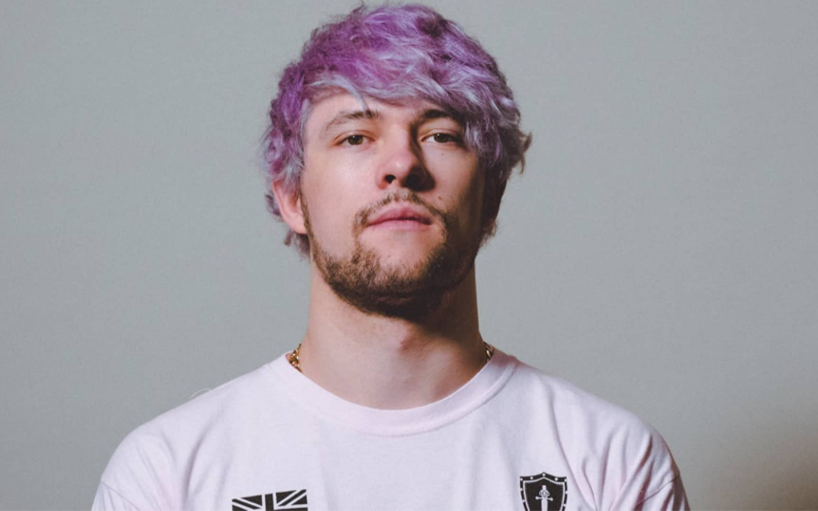 virtual riot,但是吃钻石会换音乐,吃皇冠会弹出视频.