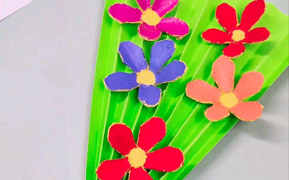 鸡蛋托手工作业,女神节送妈妈一束花吧 #三八女神节 #幼儿园手工作业