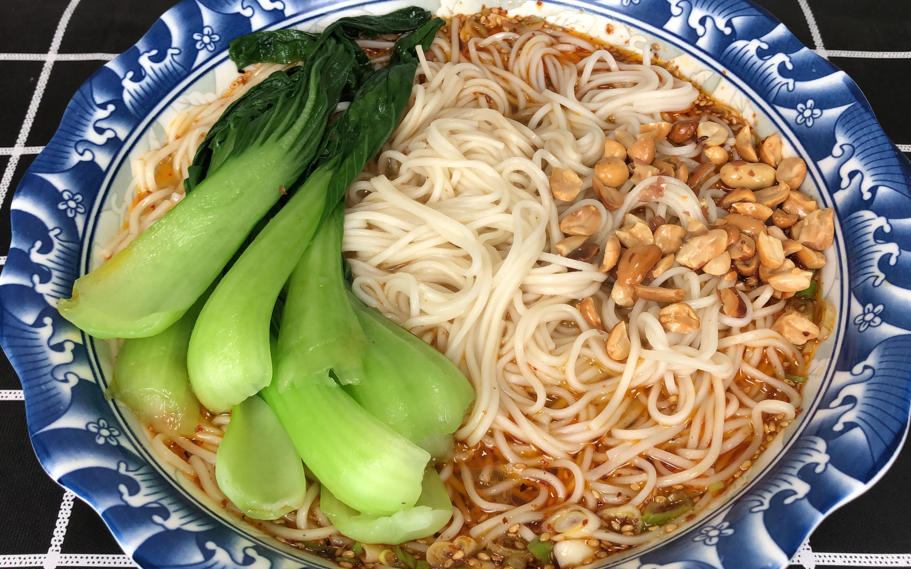 想吃重庆小面不用去店里了,教你在家做,一人能吃3大碗,真过瘾