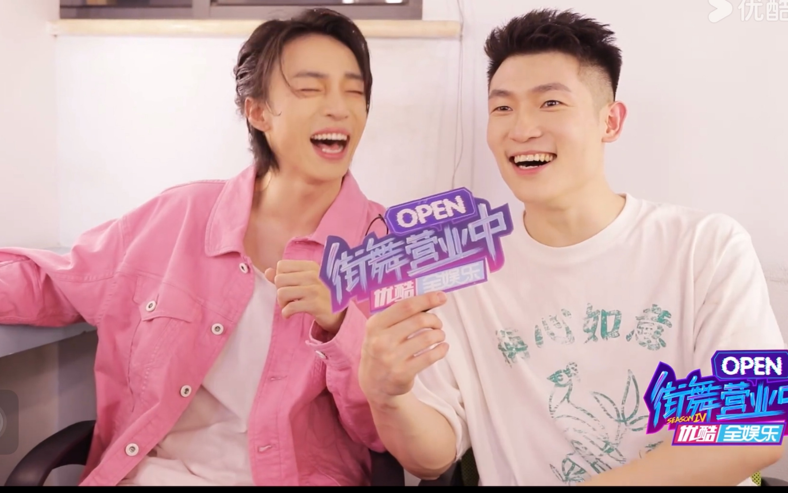 【黄潇乔治】映采访一半开启自主模式的二位