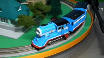 Video herunterladen: 【きかんしゃトーマス】 ミニミニトーマス ゴールデントーマス Nゲージ化 【鉄道模型】