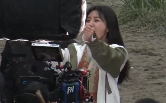 梁洁白色橄榄树可爱的宋冉记者