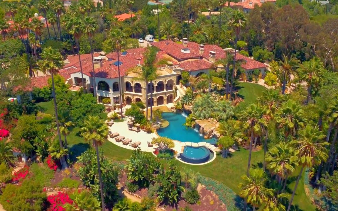 【architecture】在南加州这座地中海式意大利风格豪宅内的家庭旅游