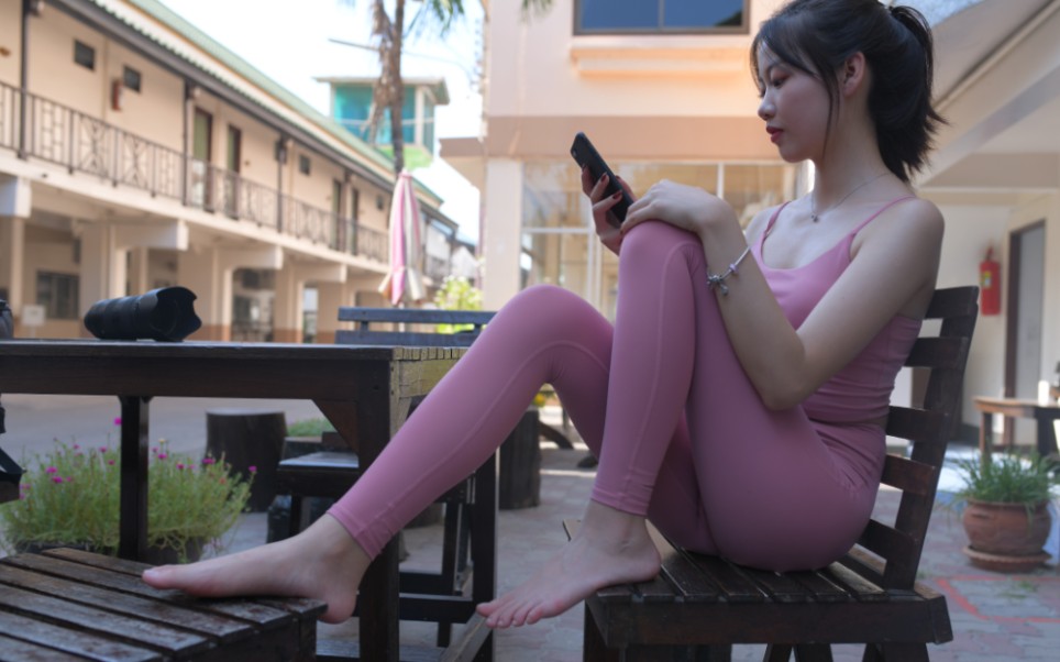 作品 粉色瑜伽裤美眉 剪辑片段视频原长约22分钟