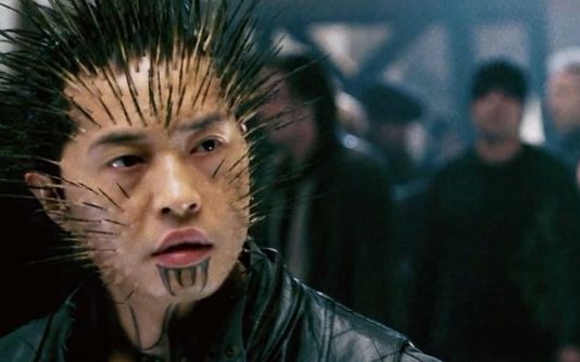 只是一个二级变种人,豪猪人拥有从身体里长出尖刺的能力,气焰十分嚣张