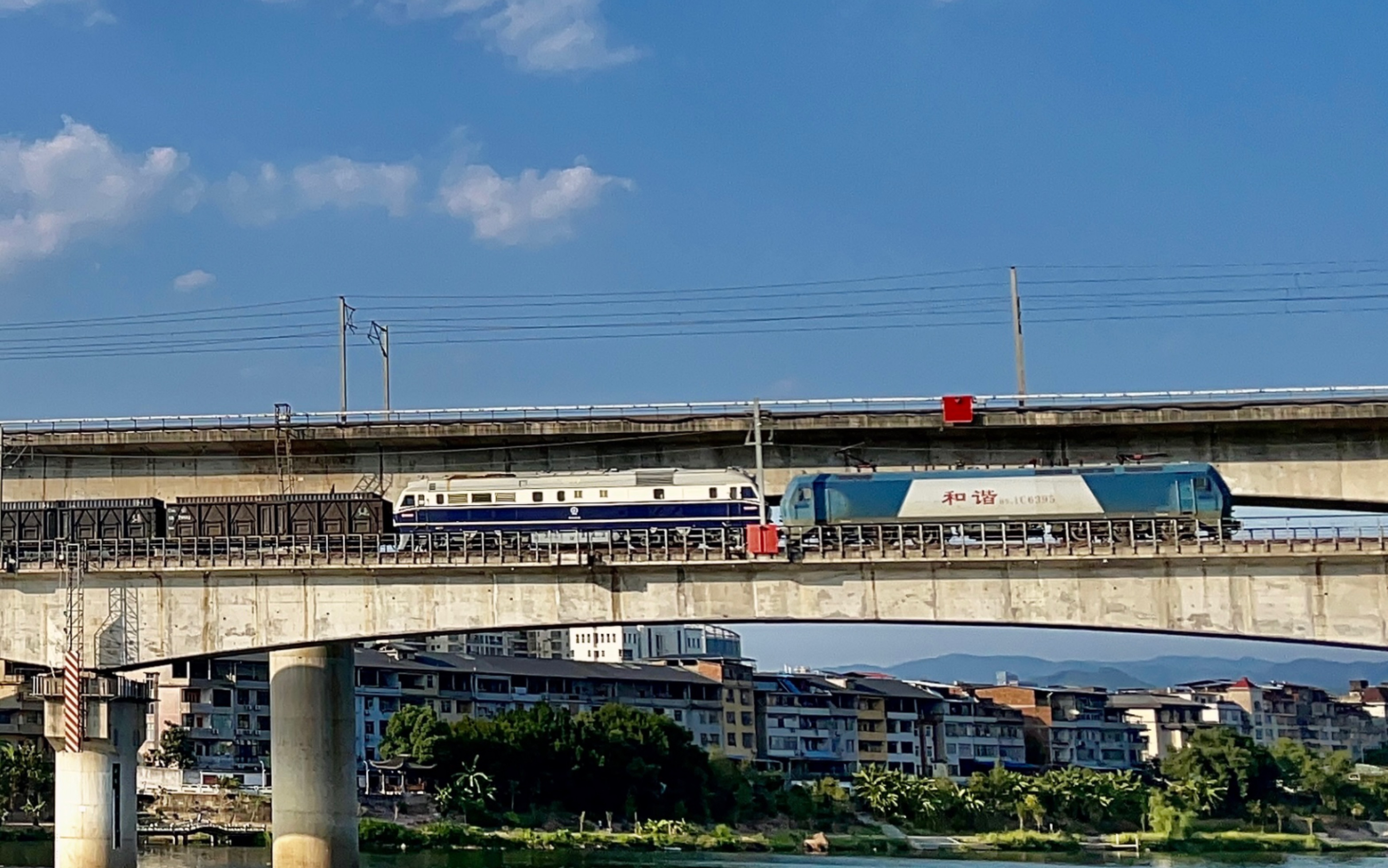 【回送东风df11】和谐hxd1c6395牵引df11与混编货列经由鹰厦铁路横跨