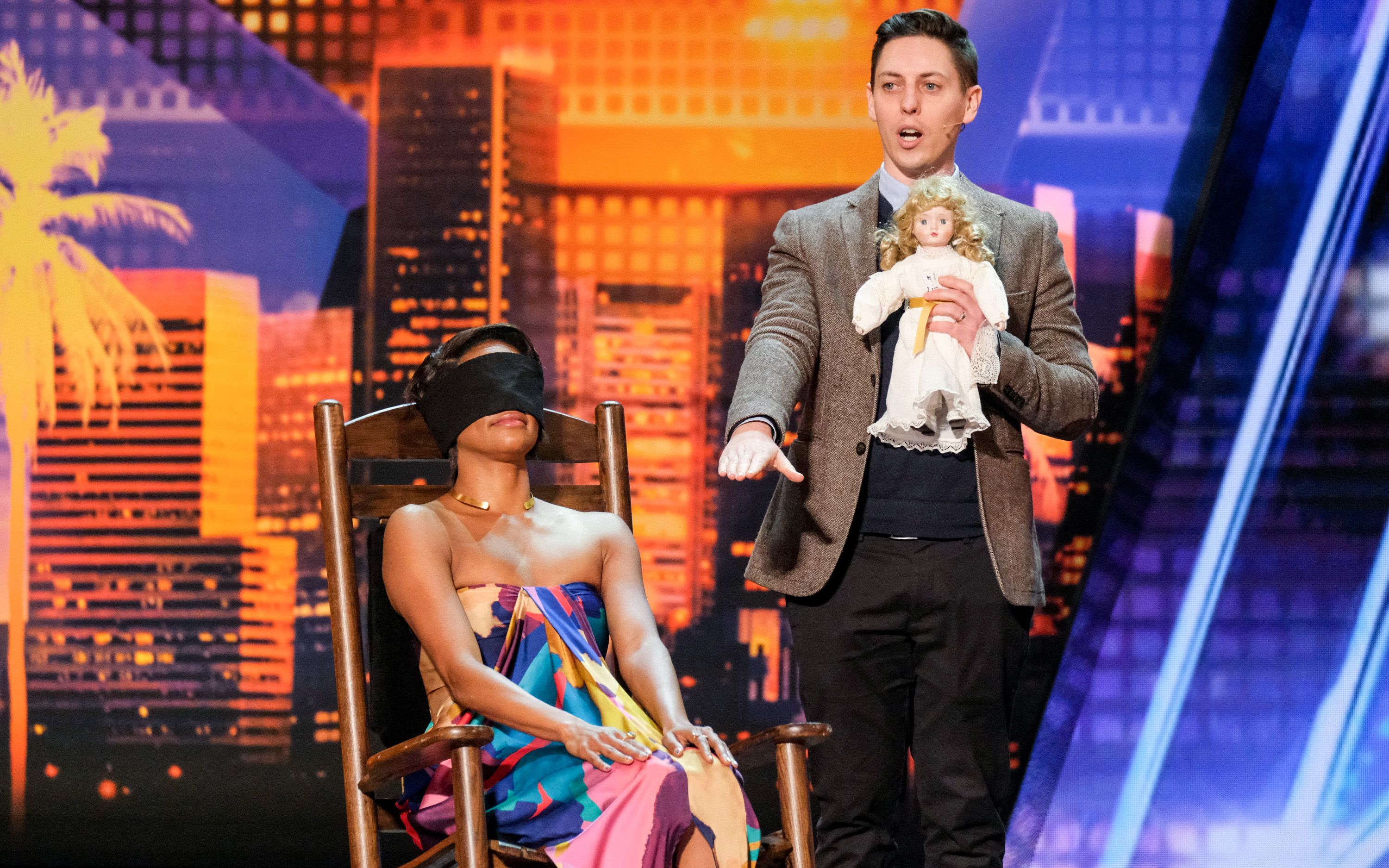 2019年美国达人秀:魔术师尼古拉斯用恐怖的娃娃吓坏了评委,有人觉得