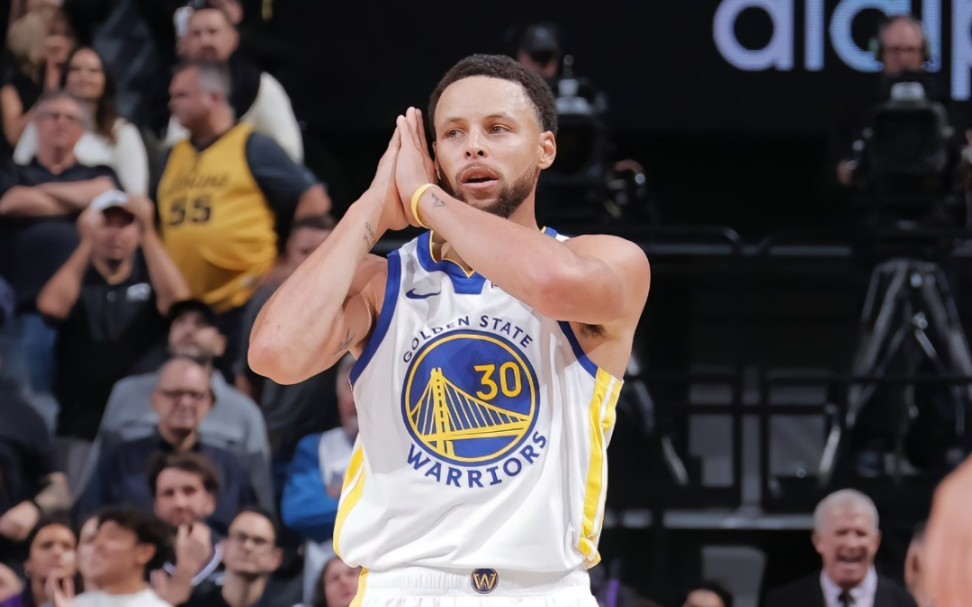 库里晚安动作合集!你更喜欢哪个瞬间?