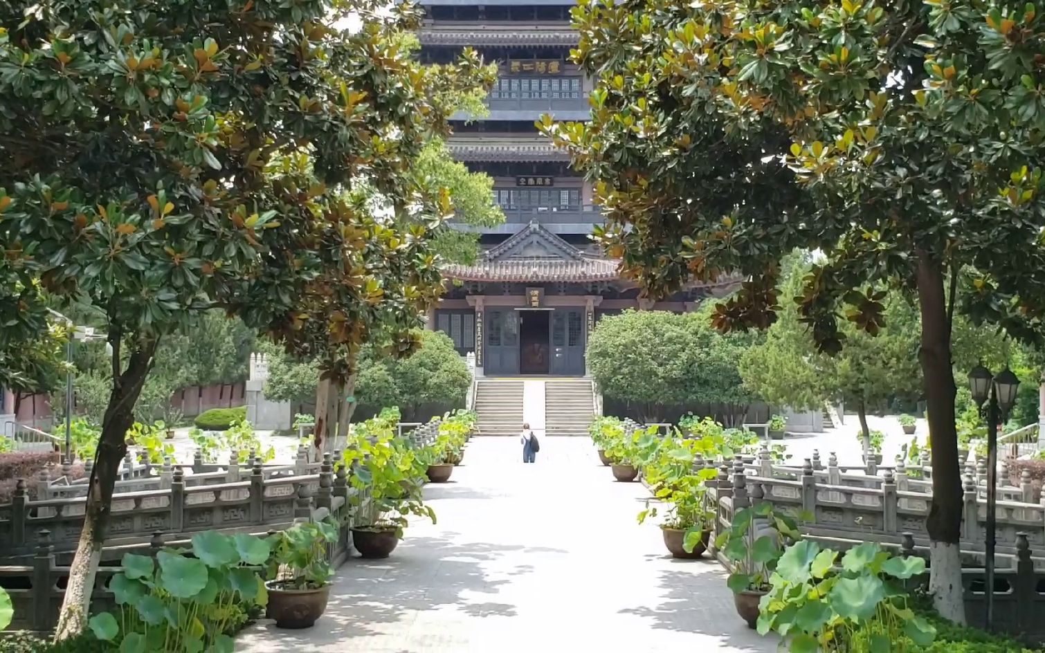 游览合肥市包河公园清风阁