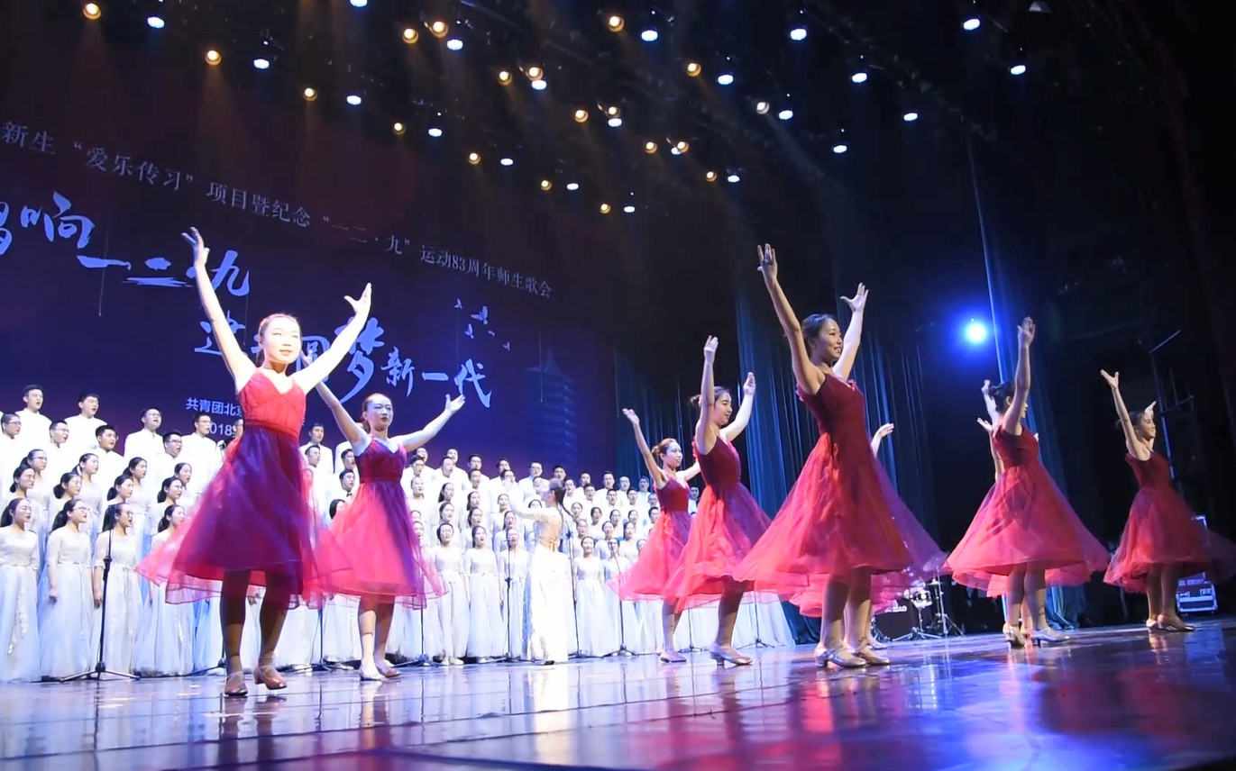 震惊 31岁的icecream Girl内田彩在幕张messe Event Hall当众补水 游戏社