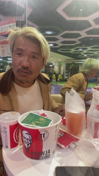 男人可以丑,可以穷,但是一定要自信