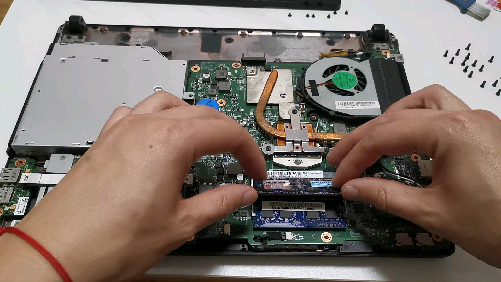 台式机加内存，台式机加内存和固态需要换电源吗