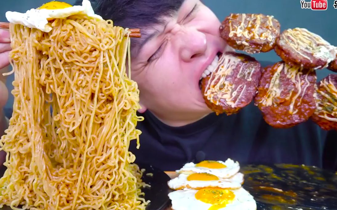 【大口吃播】韩国深渊巨口小哥大肉串鸡蛋加上泡面真的是碳水化合物