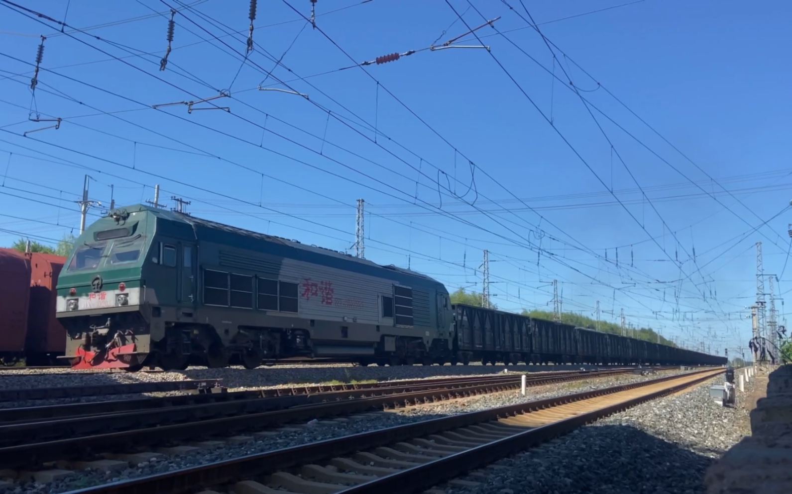 45120次虎石台站六道发车去文官屯方向 本务和谐内30203