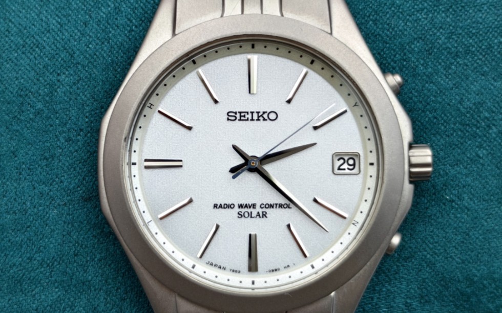 精工高端钛合金7b42光动能电波男表