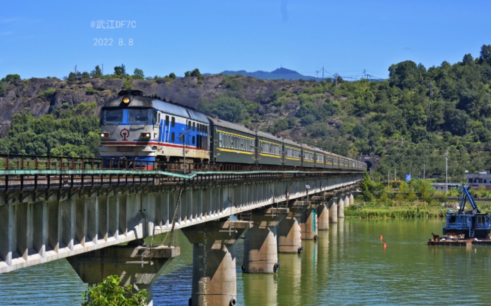 [金温铁路]一列普通的货列和k552进丽水站