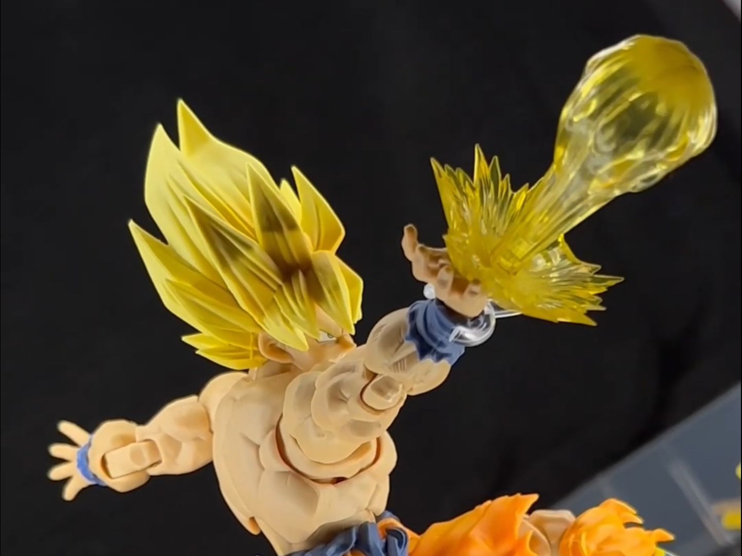 万代shf七龙珠z战损版超级赛亚人孙悟空3.