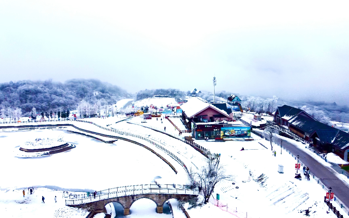 河束日常西岭雪山映雪广场景色记录
