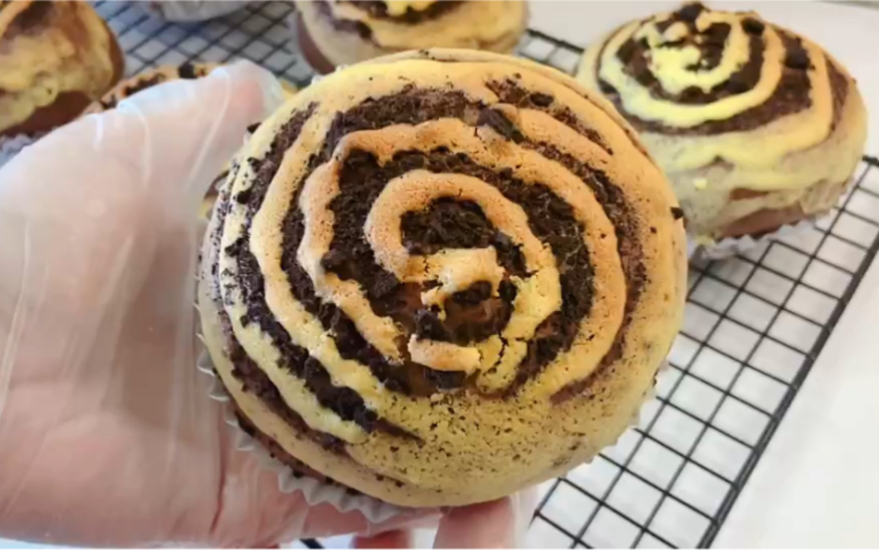 巧克力雷神奥利奥软欧包,一口封神的面包,巧克力控们不要错过_哔哩
