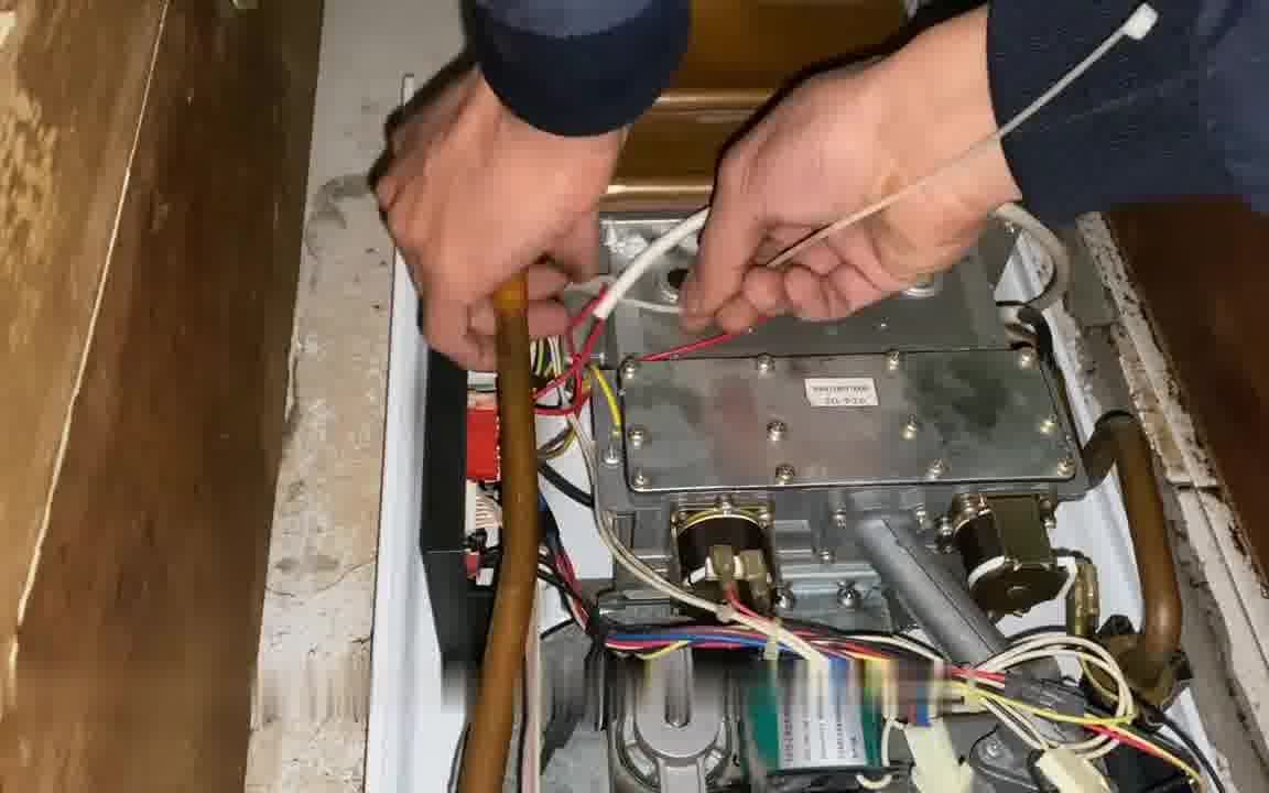 万和燃气热水器点火针不点火.