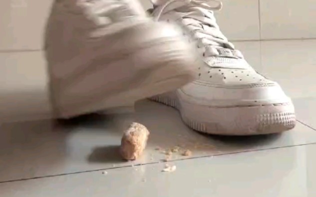 空军踩饼干原声音