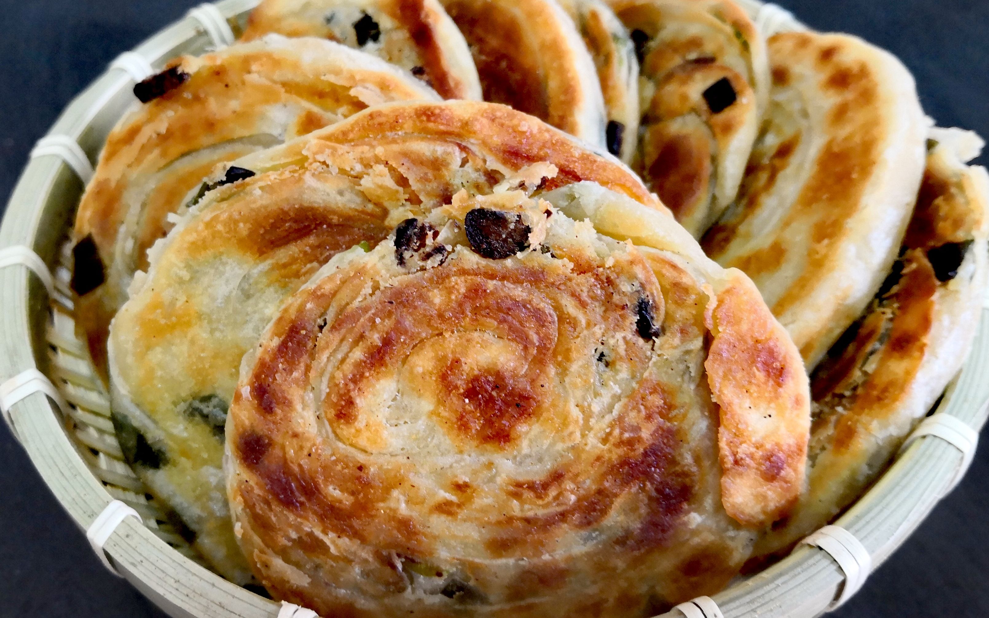 酥到掉渣的香酥葱油饼,记住这两点,个个酥脆咬一口直掉渣