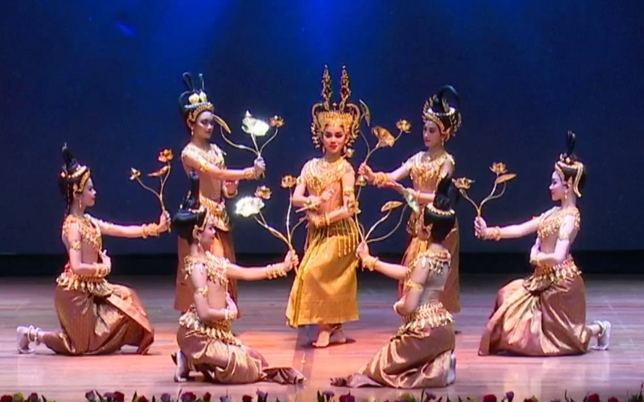 柬埔寨新编宫廷舞《吉祥天女之莲花》
