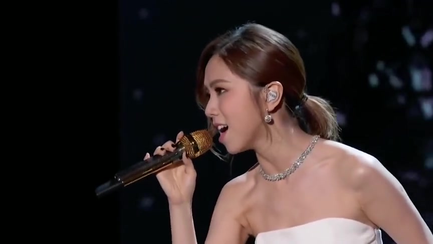 邓紫棋太牛了!《超能力》刚上线就突破2亿播放,火遍全网