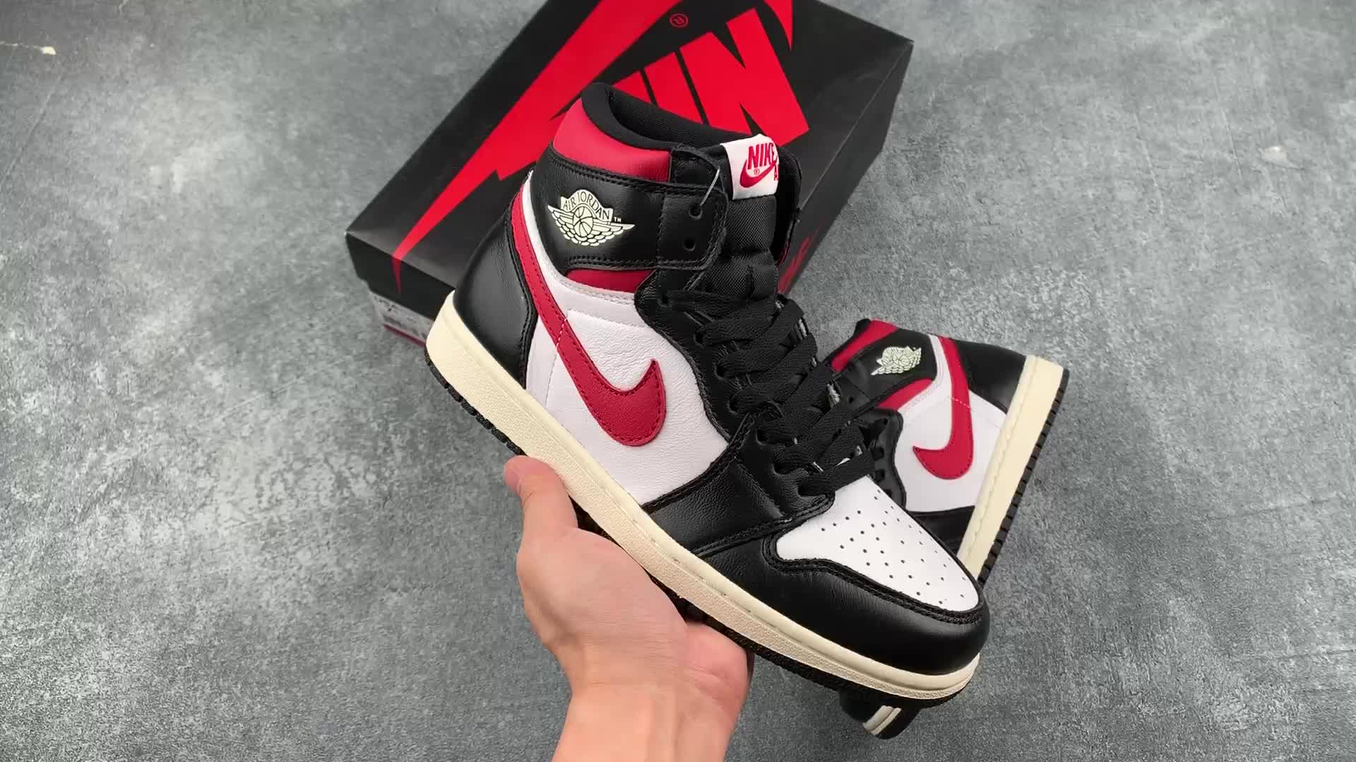 airjordan1retrohigh红钩黑脚趾实拍首发独家性价比版本yavj