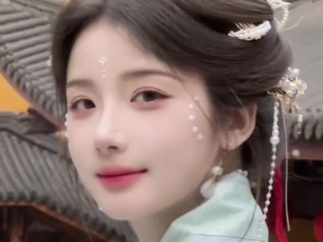 "不愧是央视都在推的宋制珍珠妆"