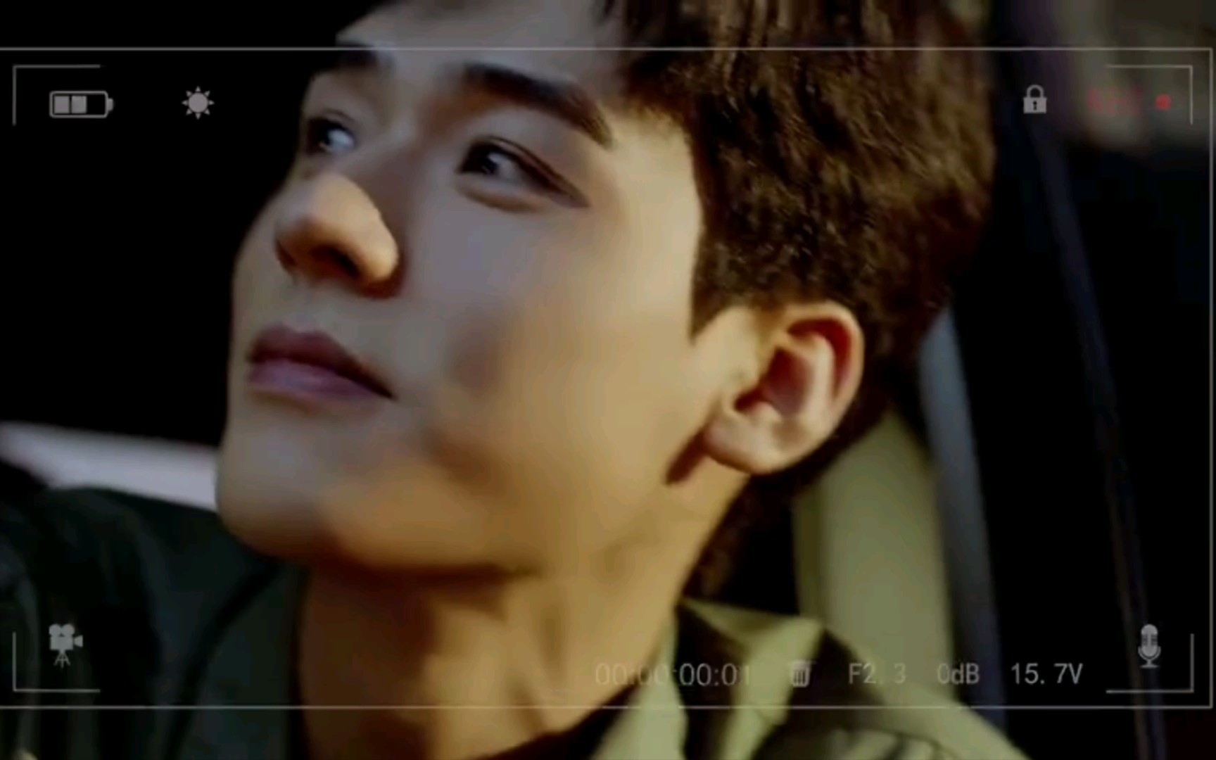 龚俊来看看俊俊是怎么拍出绝绝子的荣威广告的吧