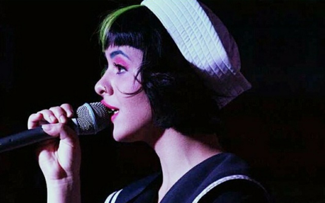 melaniemartinez牙牙tooclosethevoiceperformonce