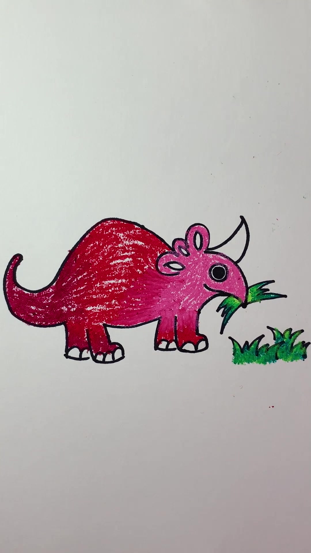 趣味卡通蜡笔手绘三角龙在觅食