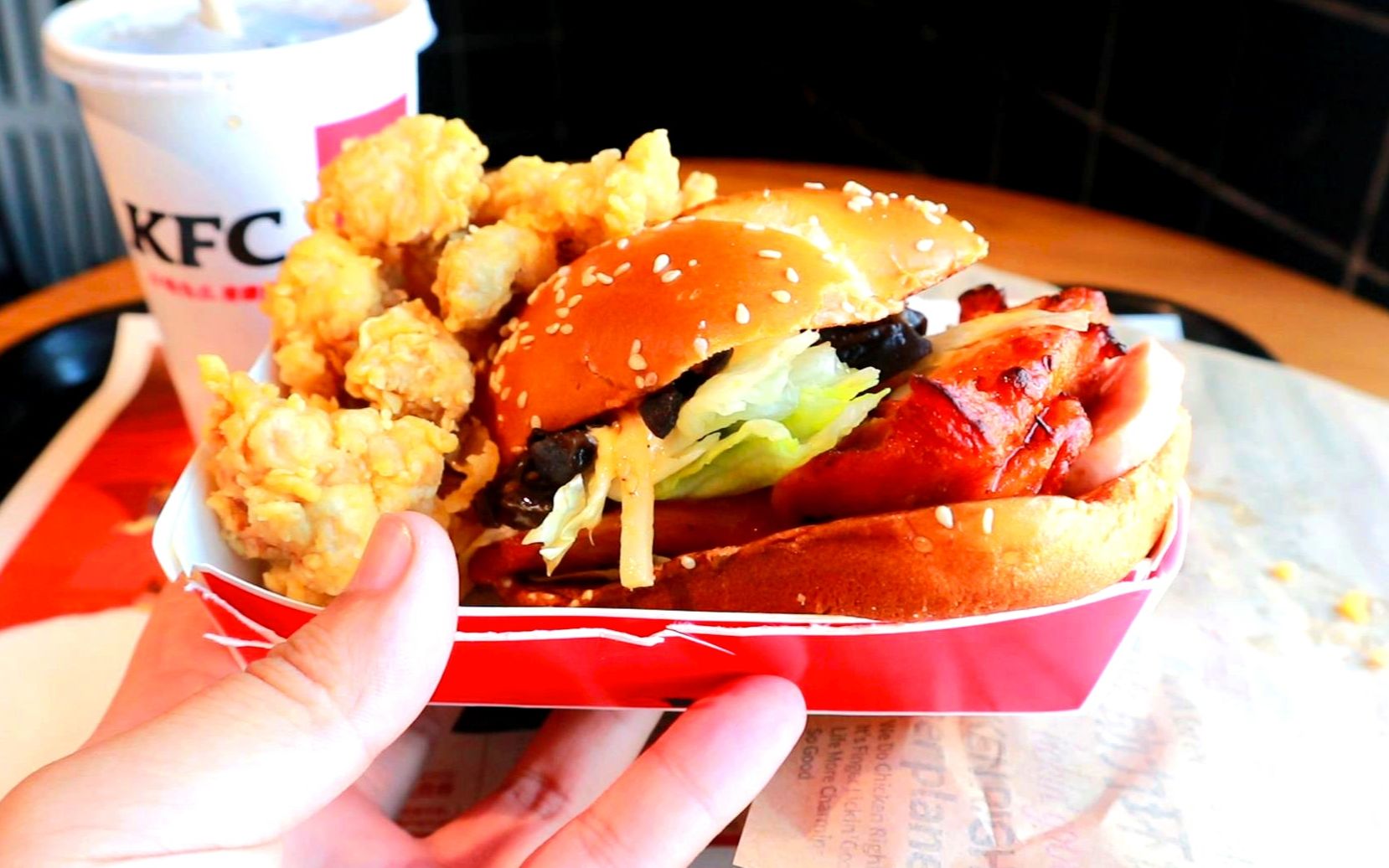 肯德基新出的麻辣香锅汉堡,21元一个,香辣肉多