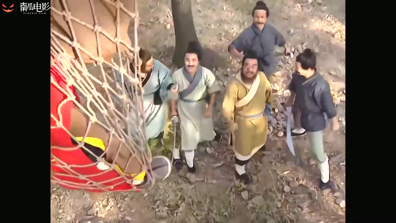 西游记:强盗打劫孙悟空智,怎料金箍棒一出,直接把他们碾死