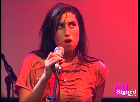 [图]Amy Winehouse - Stronger Than Me - live in Berlin (2004)