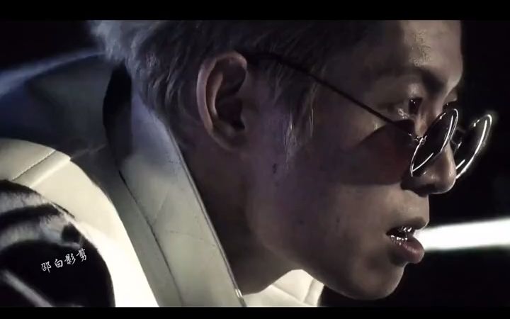 白色恶魔rockywhiterascals首领女人的守护神擅长械斗防御力和拳头