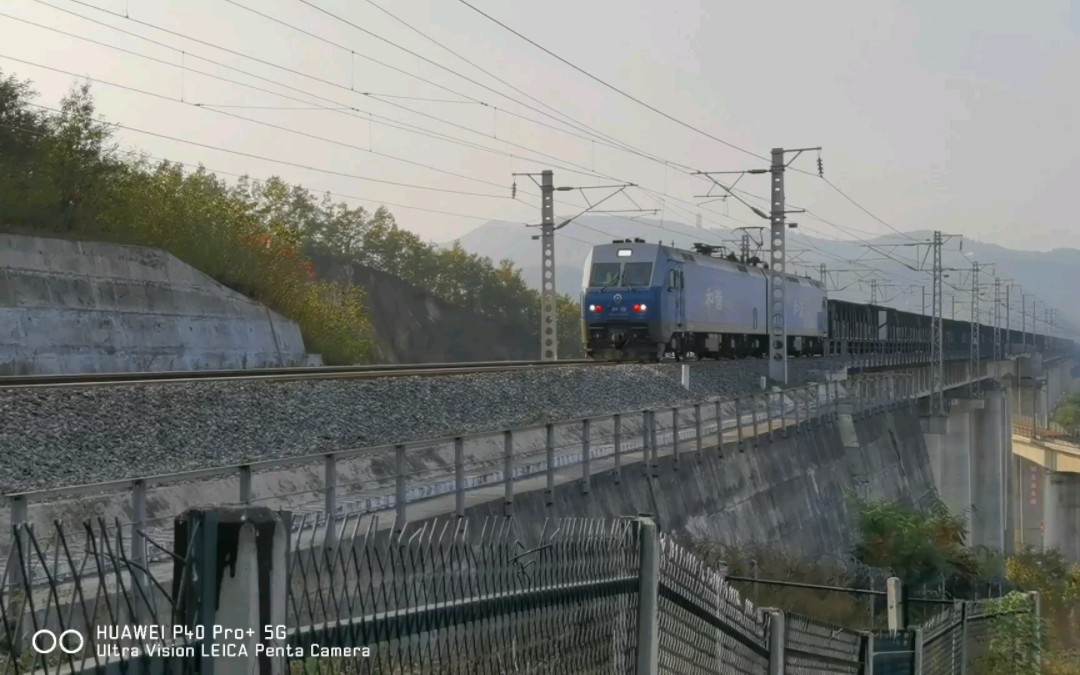 [图]【中国铁路】横跳拍车：农商路山坡机位拍浩吉 + 清真寺机位拍宁西