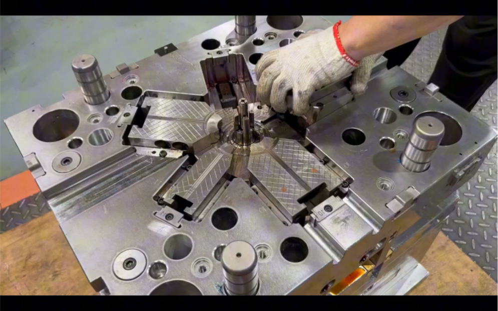 精密汽车连接器模具,为提升生产效率和质量而制造