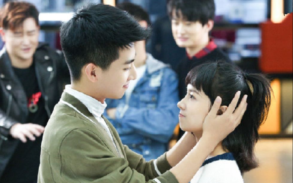 《满满喜欢你》左岸跟顾小满甜蜜相爱,居然被她棒打鸳鸯