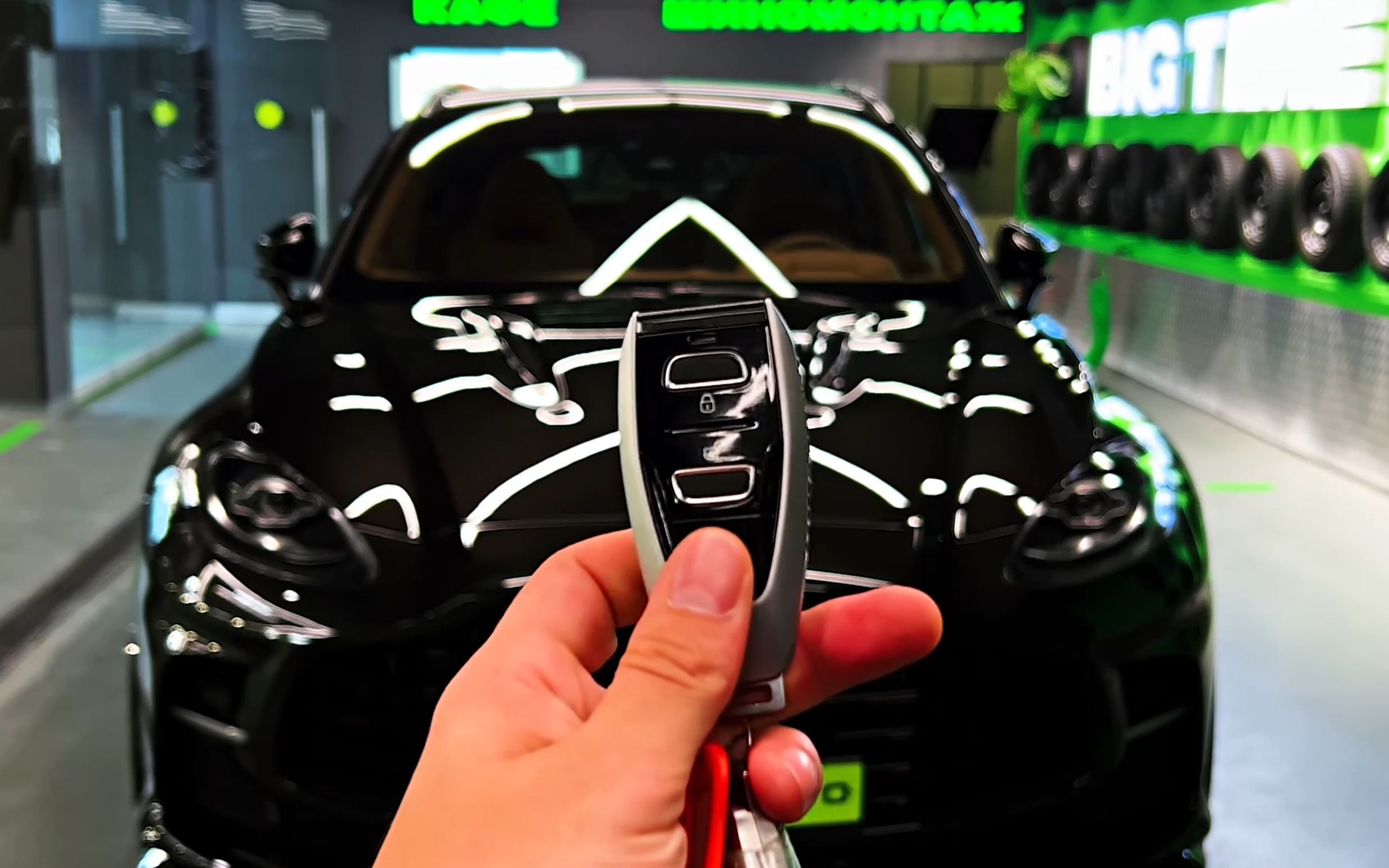 【4k鉴赏】24款阿斯顿马丁 dbx707 best super luxury suv!