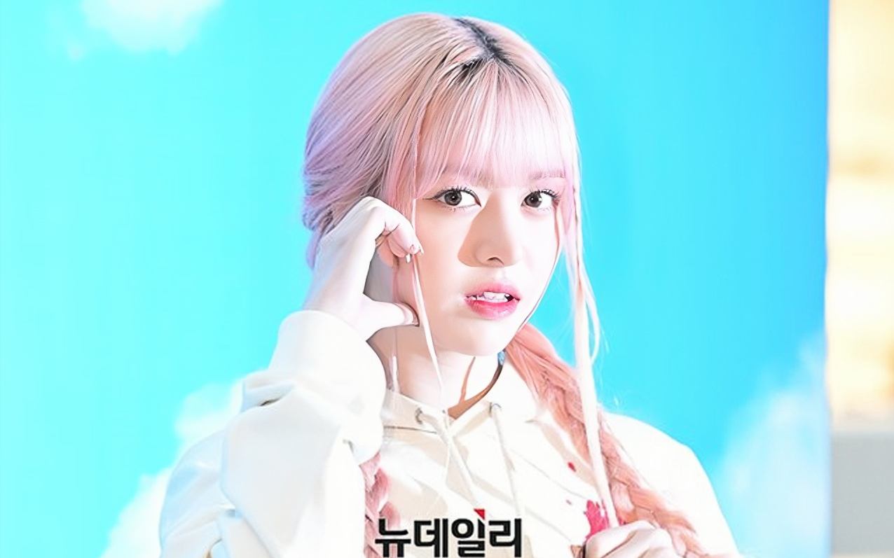 【nmixx lily】草莓大福一口吞掉!230202 loewe线下快闪活动 个人写真