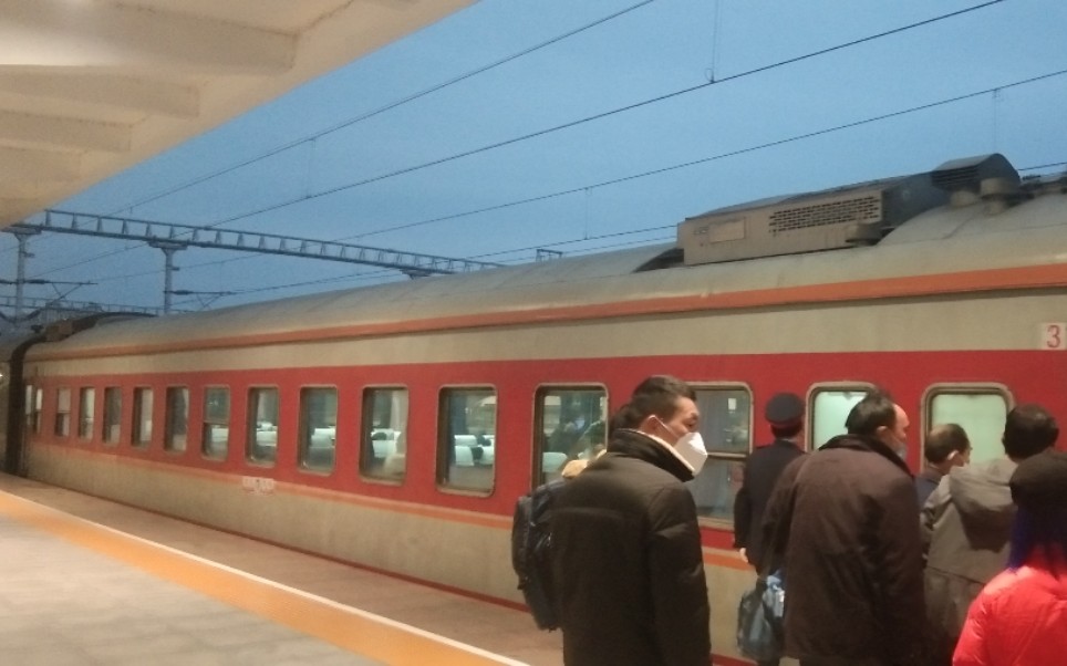 k101次晚点宁芜铁路光华门站待避"青年文明号"东风11-0404牵引严重欠