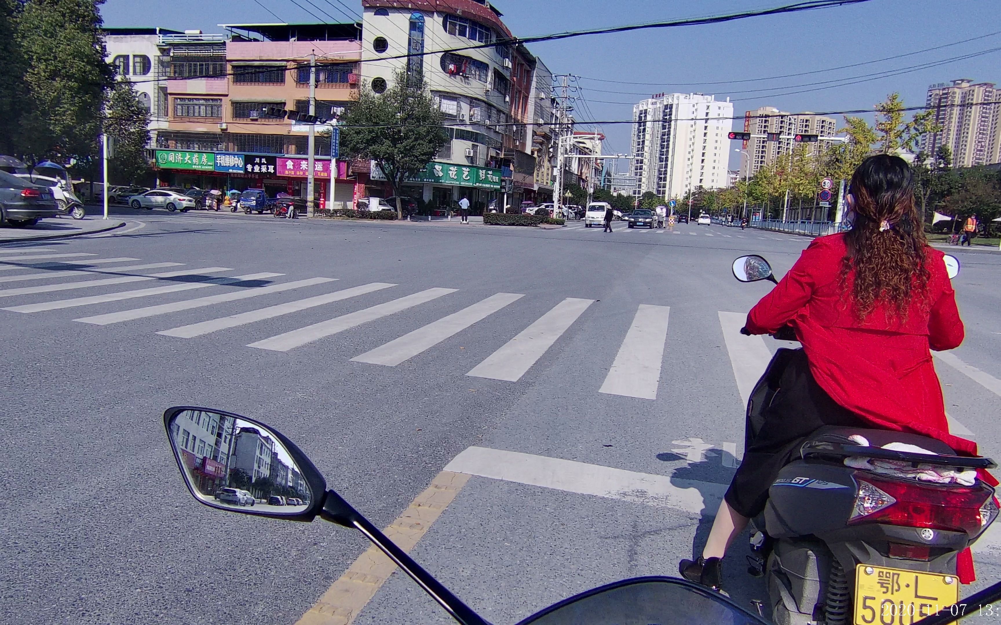 湖北通城县日常溜街