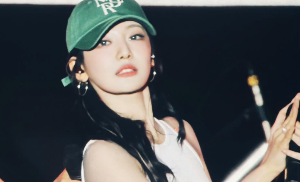 表情管理!宁艺卓成均馆校庆armageddon 舞台自剪直拍