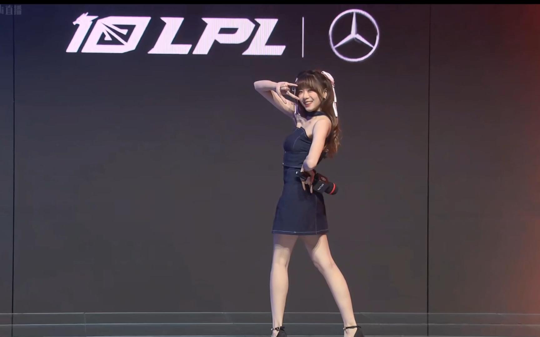 骆歆lgd对阵rng开场美少女pose